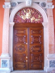 Palazzo a Venezia, porta ingresso in noce, Arch. Carlo Capovilla